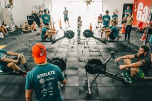 Groupe pratiquant le CrossFit